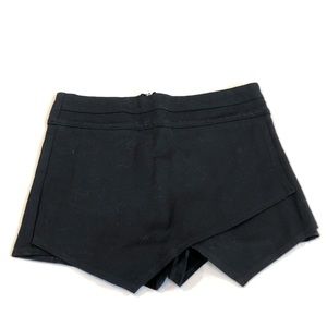 Asymmetrical hem SKORT